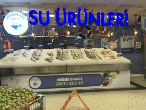 Fresh seafood counter ('Su Ürünleri') at Özdilek Supermarket in Eskişehir, featuring the Dürdane Ana Balıkçısı brand, with whole fish displayed on ice under blue neon signage.